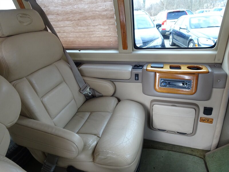 2000 Chevrolet Express G1500 Braun Handicap Lift 5.7L V8 RWD - Photo 11 - Cincinnati, OH 45255