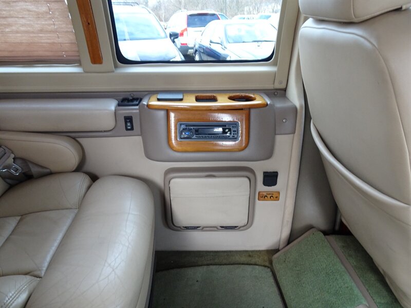 2000 Chevrolet Express G1500 Braun Handicap Lift 5.7L V8 RWD - Photo 12 - Cincinnati, OH 45255
