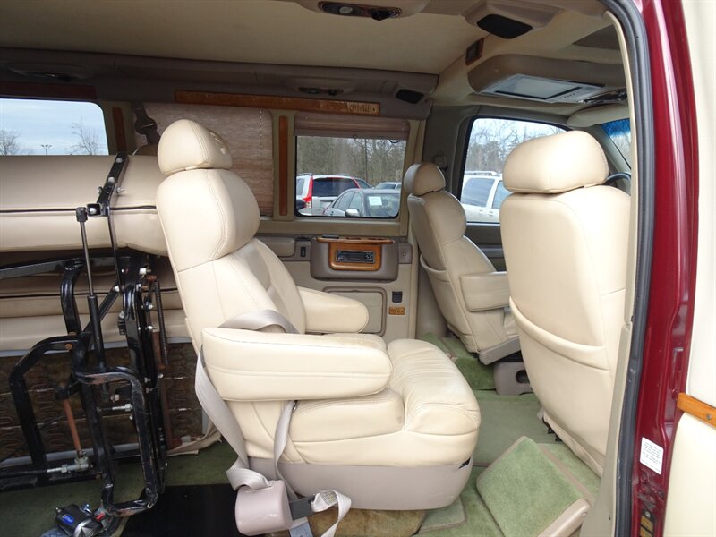 2000 Chevrolet Express G1500 Braun Handicap Lift 5.7L V8 RWD - Photo 10 - Cincinnati, OH 45255
