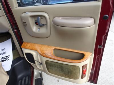 2000 Chevrolet Express G1500 Braun Handicap Lift 5.7L V8 RWD - Photo 25 - Cincinnati, OH 45255
