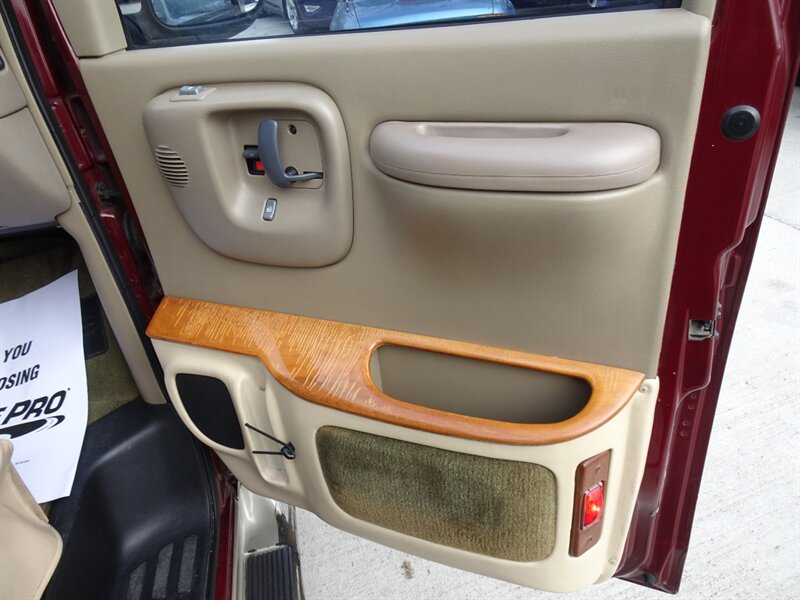 2000 Chevrolet Express G1500 Braun Handicap Lift 5.7L V8 RWD - Photo 25 - Cincinnati, OH 45255