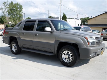 2002 Chevrolet Avalanche 2500   - Photo 1 - Cincinnati, OH 45255