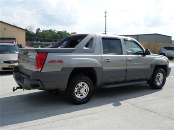 2002 Chevrolet Avalanche 2500   - Photo 6 - Cincinnati, OH 45255