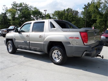 2002 Chevrolet Avalanche 2500   - Photo 4 - Cincinnati, OH 45255