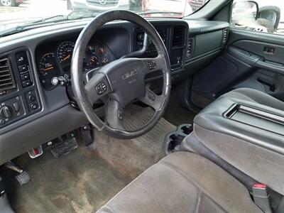 2005 GMC Sierra 2500HD SLE   - Photo 54 - Cincinnati, OH 45255