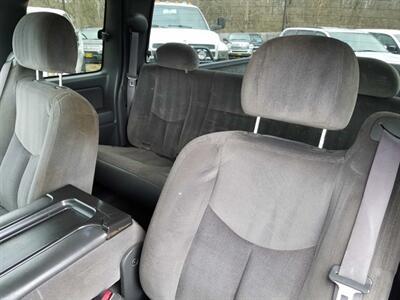 2005 GMC Sierra 2500HD SLE   - Photo 29 - Cincinnati, OH 45255