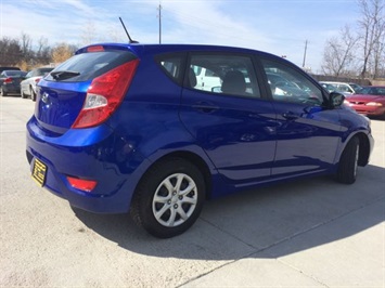 2012 Hyundai Accent GS   - Photo 13 - Cincinnati, OH 45255