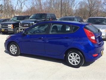 2012 Hyundai Accent GS   - Photo 4 - Cincinnati, OH 45255