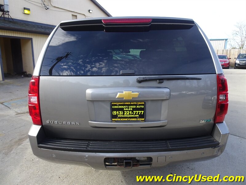 2012 Chevrolet Suburban LT - Photo 7 - Cincinnati, OH 45255