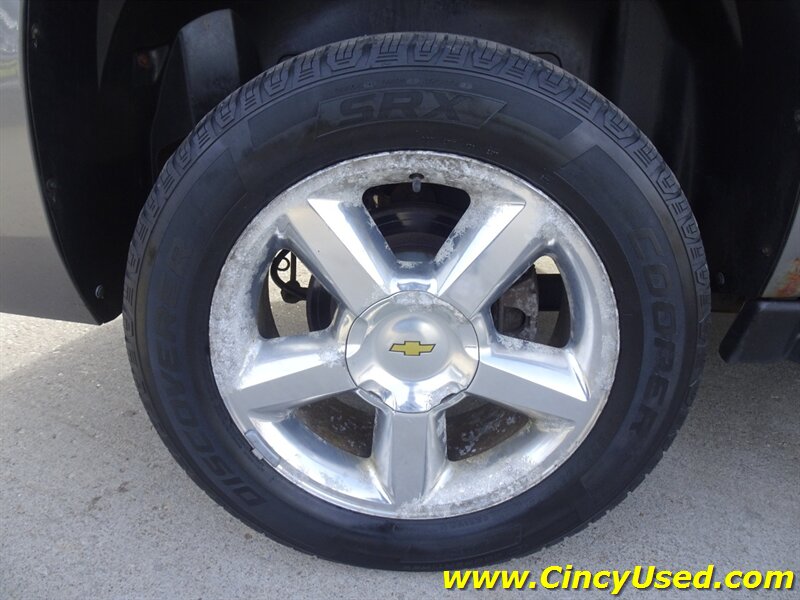 2012 Chevrolet Suburban LT - Photo 32 - Cincinnati, OH 45255