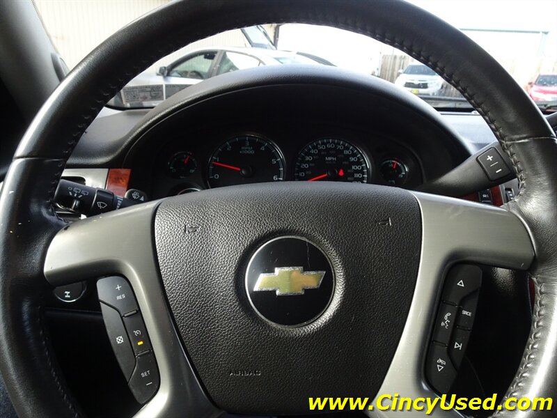 2012 Chevrolet Suburban LT - Photo 19 - Cincinnati, OH 45255