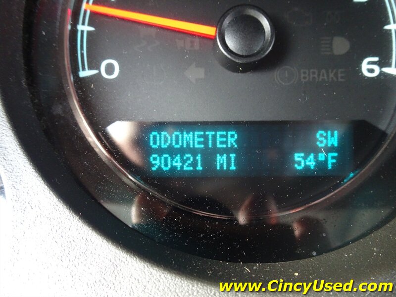 2012 Chevrolet Suburban LT - Photo 20 - Cincinnati, OH 45255