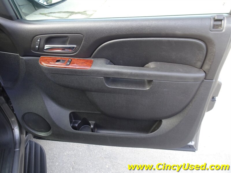 2012 Chevrolet Suburban LT - Photo 28 - Cincinnati, OH 45255