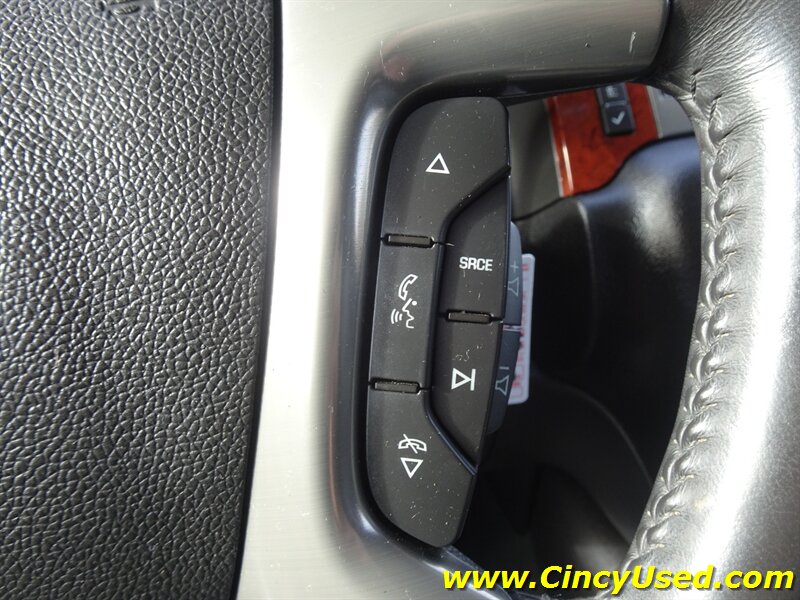 2012 Chevrolet Suburban LT - Photo 24 - Cincinnati, OH 45255