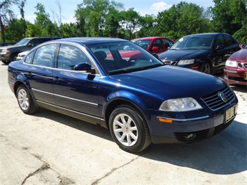 2004 Volkswagen Passat   - Photo 1 - Cincinnati, OH 45255