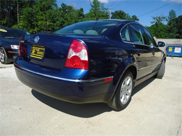 2004 Volkswagen Passat   - Photo 13 - Cincinnati, OH 45255