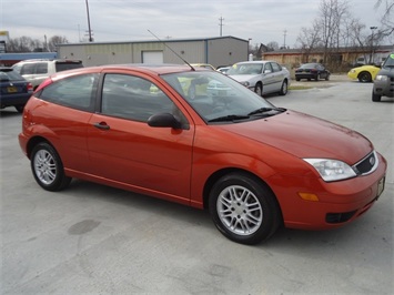 2005 Ford Focus ZX3 S   - Photo 1 - Cincinnati, OH 45255