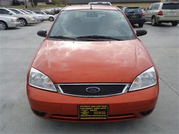 2005 Ford Focus ZX3 S   - Photo 2 - Cincinnati, OH 45255