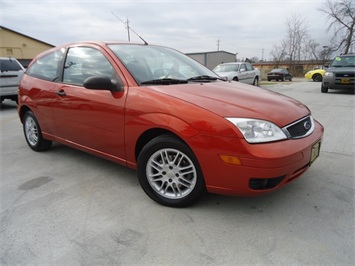 2005 Ford Focus ZX3 S   - Photo 10 - Cincinnati, OH 45255