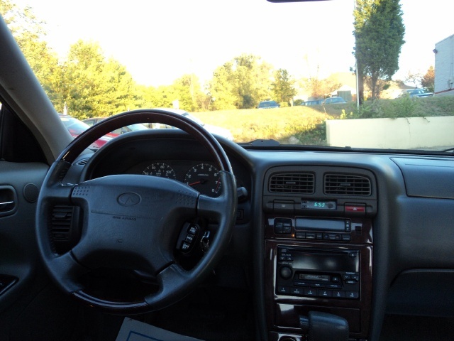 1999 INFINITI I30 Limited   - Photo 7 - Cincinnati, OH 45255