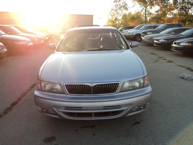 1999 INFINITI I30 Limited   - Photo 2 - Cincinnati, OH 45255