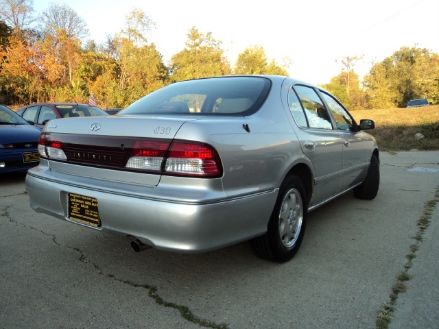 1999 INFINITI I30 Limited   - Photo 13 - Cincinnati, OH 45255