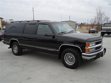 1995 CHEVROLET Suburban   - Photo 1 - Cincinnati, OH 45255