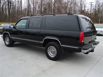 1995 CHEVROLET Suburban   - Photo 4 - Cincinnati, OH 45255