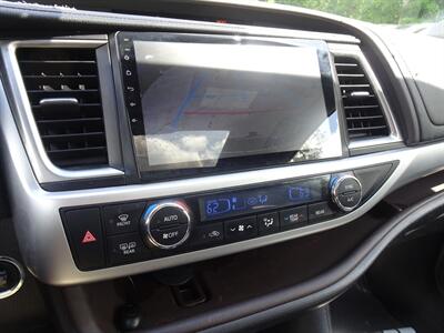 2014 Toyota Highlander XLE  3.5L V6 AWD - Photo 18 - Cincinnati, OH 45255