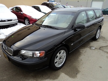 2001 Volvo V70   - Photo 3 - Cincinnati, OH 45255