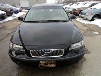 2001 Volvo V70   - Photo 2 - Cincinnati, OH 45255