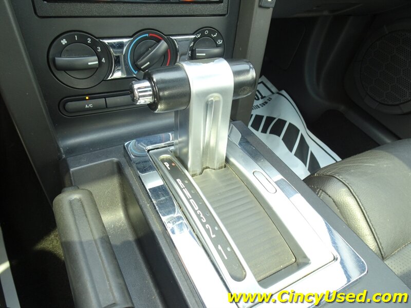 2006 Ford Mustang GT Deluxe - Photo 17 - Cincinnati, OH 45255