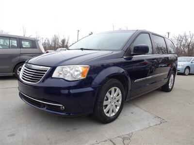 2014 Chrysler Town and Countr Touring  3.6L V6 FWD - Photo 3 - Cincinnati, OH 45255