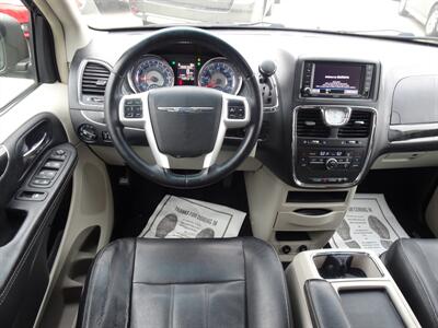 2014 Chrysler Town and Countr Touring  3.6L V6 FWD - Photo 9 - Cincinnati, OH 45255