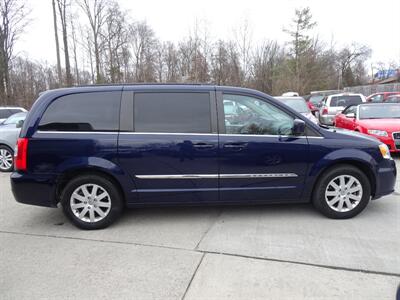 2014 Chrysler Town and Countr Touring  3.6L V6 FWD - Photo 4 - Cincinnati, OH 45255