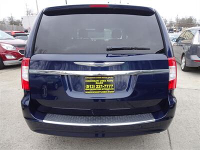 2014 Chrysler Town and Countr Touring  3.6L V6 FWD - Photo 7 - Cincinnati, OH 45255