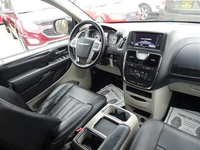 2014 Chrysler Town and Countr Touring  3.6L V6 FWD - Photo 13 - Cincinnati, OH 45255