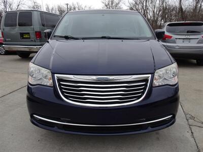 2014 Chrysler Town and Countr Touring  3.6L V6 FWD - Photo 2 - Cincinnati, OH 45255