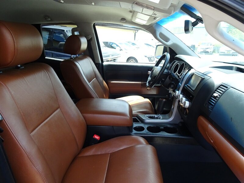 2010 Toyota Tundra Limited 5.7L V8 4X4 - Photo 11 - Cincinnati, OH 45255