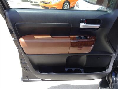 2010 Toyota Tundra Limited  5.7L V8 4X4 - Photo 22 - Cincinnati, OH 45255