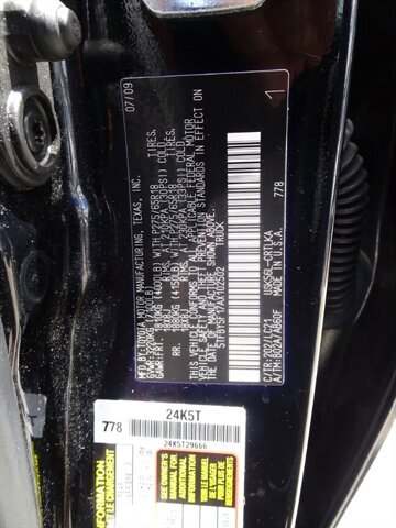 2010 Toyota Tundra Limited 5.7L V8 4X4 - Photo 30 - Cincinnati, OH 45255