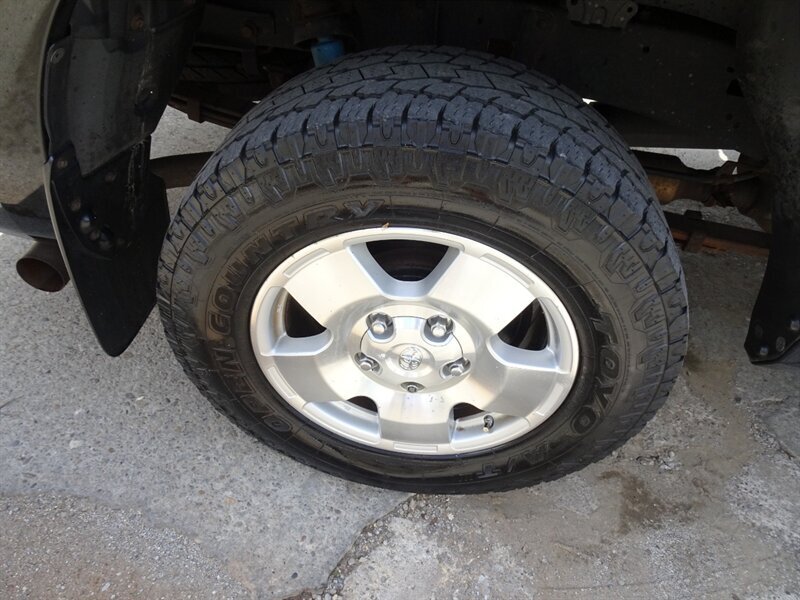 2010 Toyota Tundra Limited 5.7L V8 4X4 - Photo 27 - Cincinnati, OH 45255