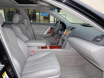 2011 Toyota Camry XLE V6   - Photo 13 - Cincinnati, OH 45255