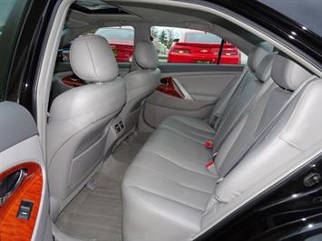 2011 Toyota Camry XLE V6   - Photo 8 - Cincinnati, OH 45255