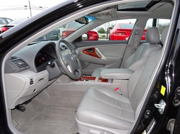 2011 Toyota Camry XLE V6   - Photo 7 - Cincinnati, OH 45255