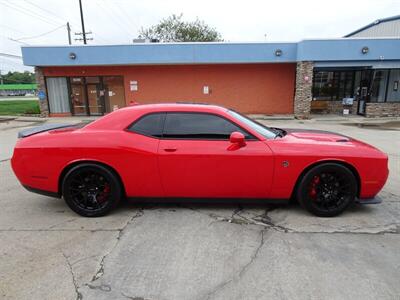 2016 Dodge Challenger SRT Hellcat  6.2L Supercharged V8 RWD - Photo 4 - Cincinnati, OH 45255