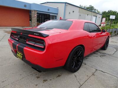 2016 Dodge Challenger SRT Hellcat  6.2L Supercharged V8 RWD - Photo 5 - Cincinnati, OH 45255