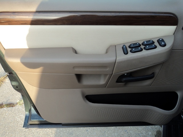 2002 Ford Explorer Eddie Bauer   - Photo 26 - Cincinnati, OH 45255