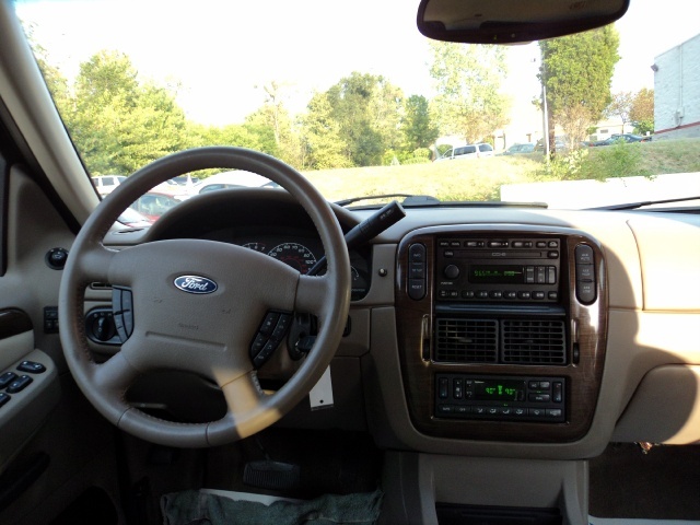 2002 Ford Explorer Eddie Bauer   - Photo 7 - Cincinnati, OH 45255