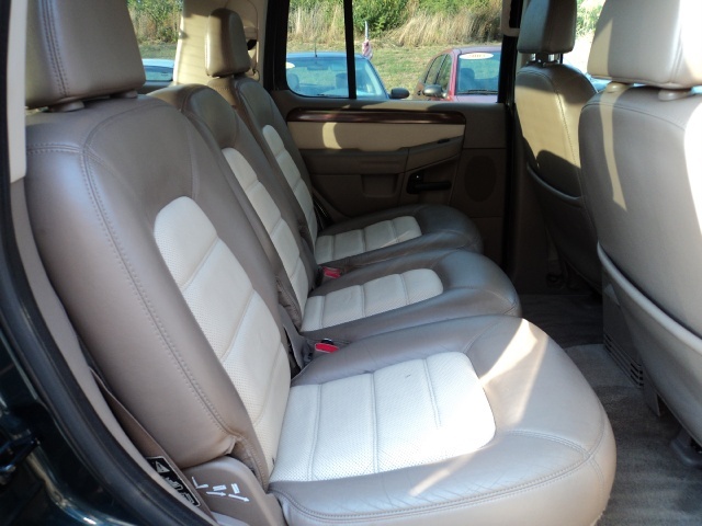 2002 Ford Explorer Eddie Bauer   - Photo 9 - Cincinnati, OH 45255